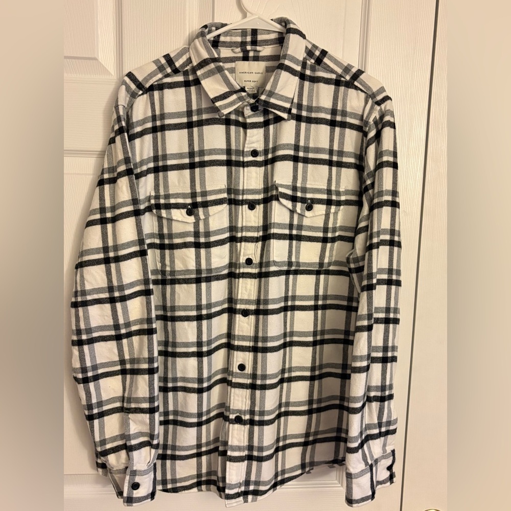 American Eagle Men’s Super Soft Black & White Plaid Long Sleeve Shirt
